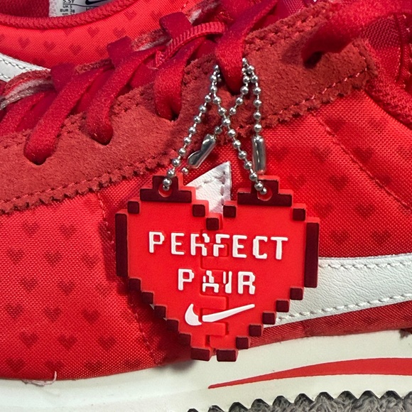 Nike Cortez gs
Valentines
Brand new - Picture 4 of 8